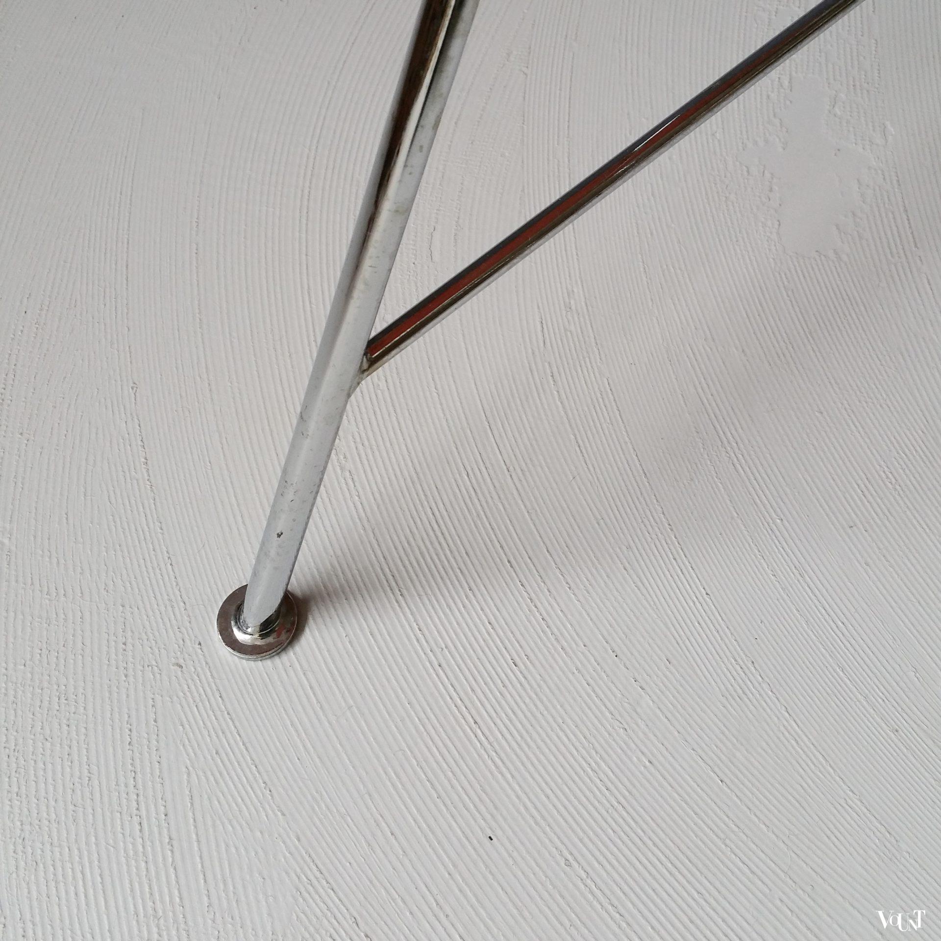 Stoel ST 664, Edelhardt (Eddie) Harlis voor Thonet, heruitgave jaren '90 (oranje)