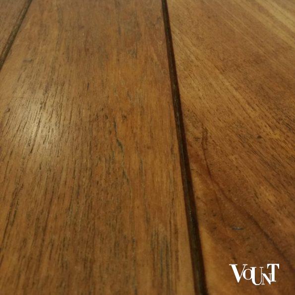 Massief houten bank met zwart metalen poten, jaren '60