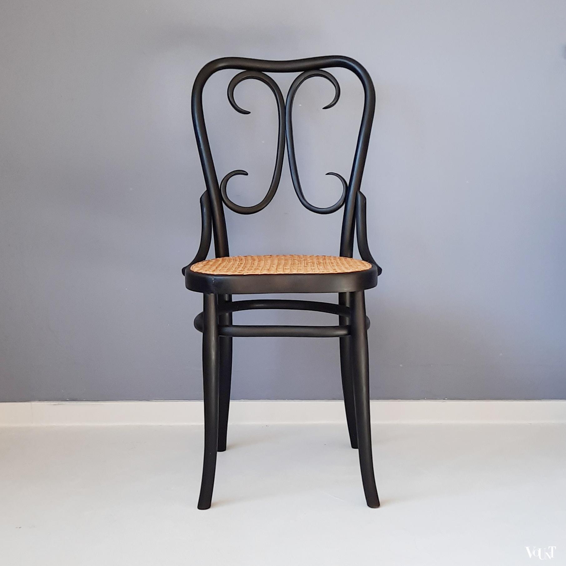 Zwarte bentwood stoel met rotan zitting, 1e helft 20e eeuw