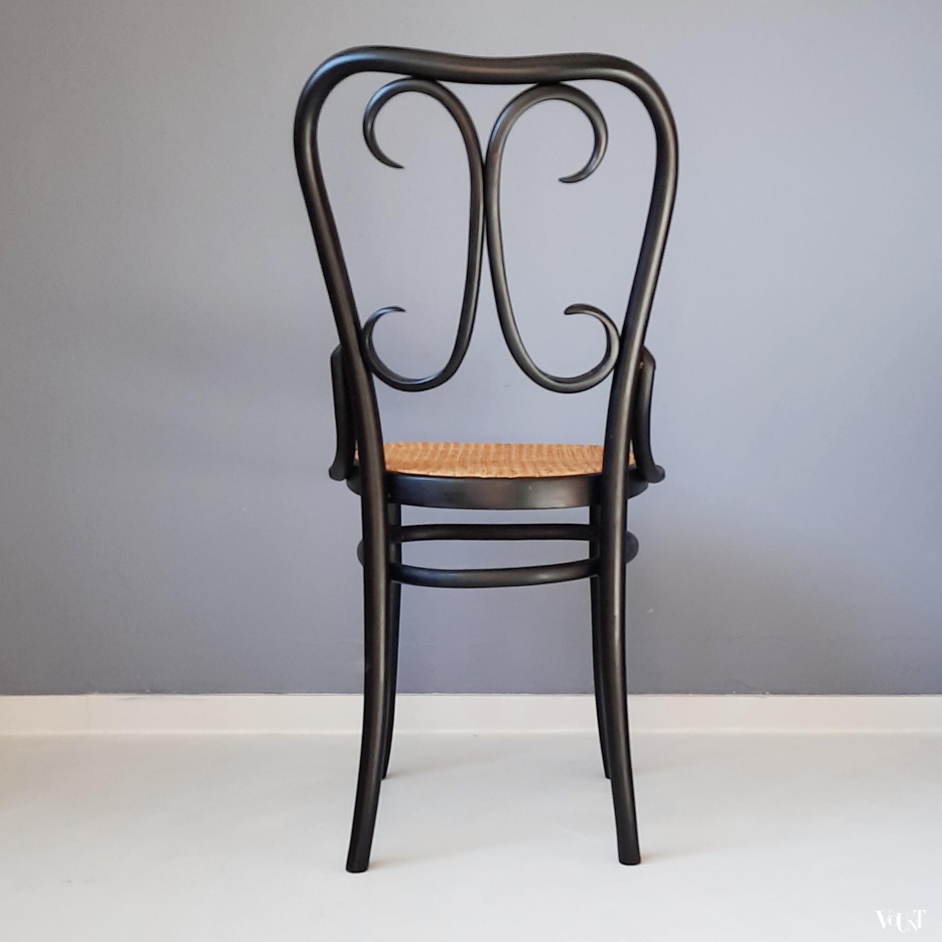 Zwarte bentwood stoel met rotan zitting, 1e helft 20e eeuw