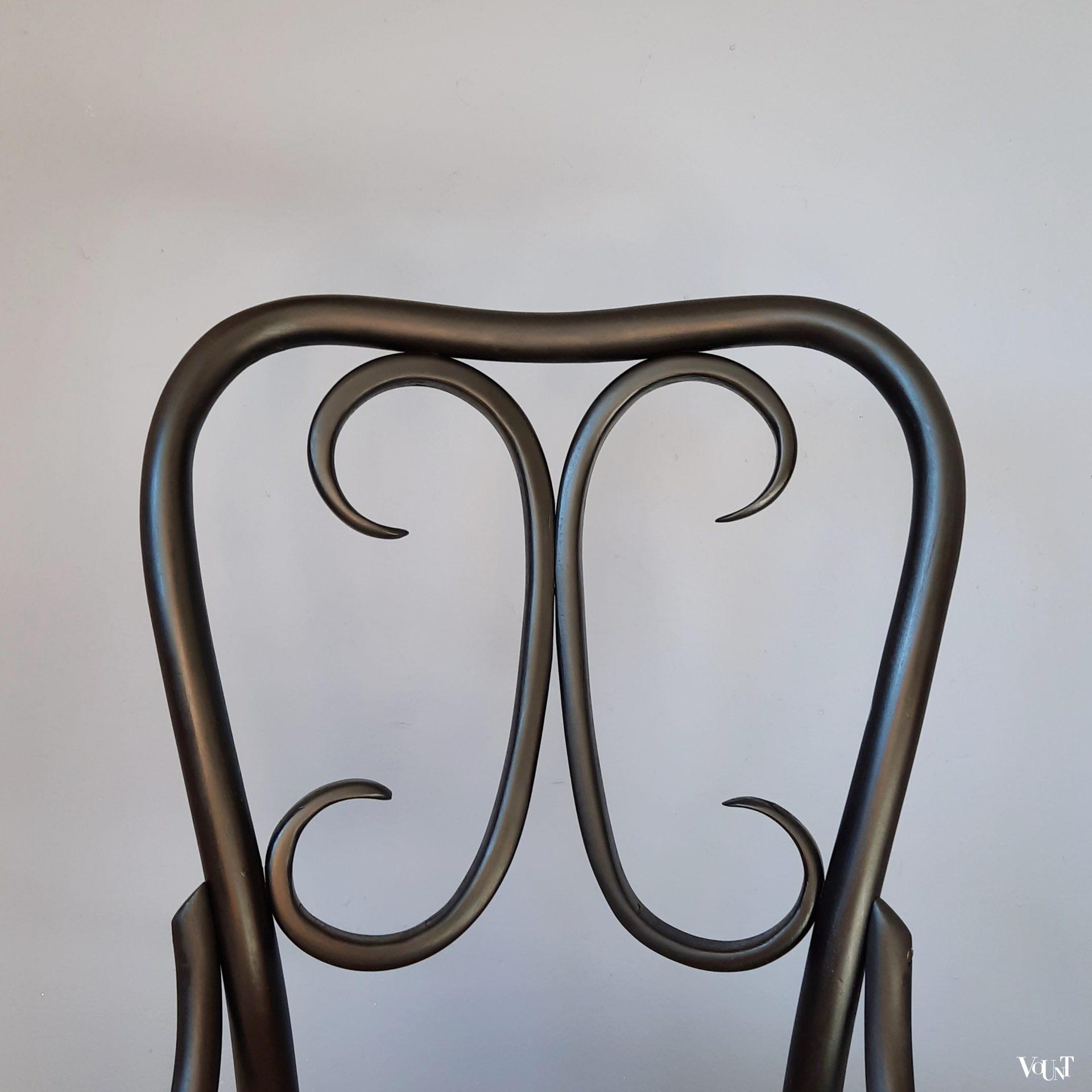 Zwarte bentwood stoel met rotan zitting, 1e helft 20e eeuw