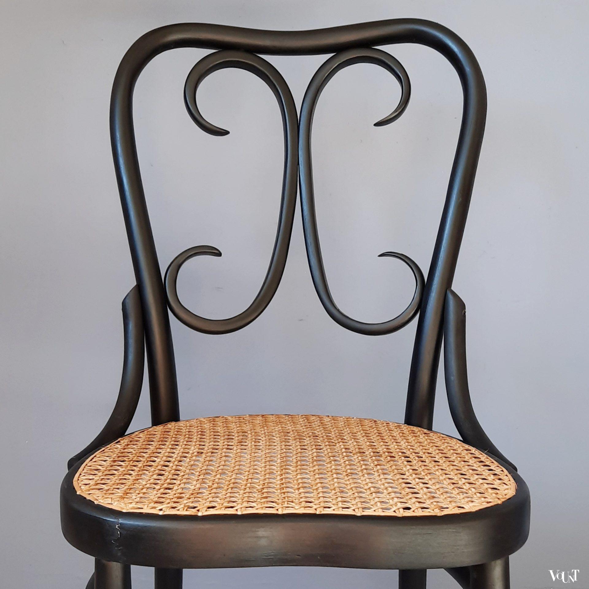 Zwarte bentwood stoel met rotan zitting, 1e helft 20e eeuw