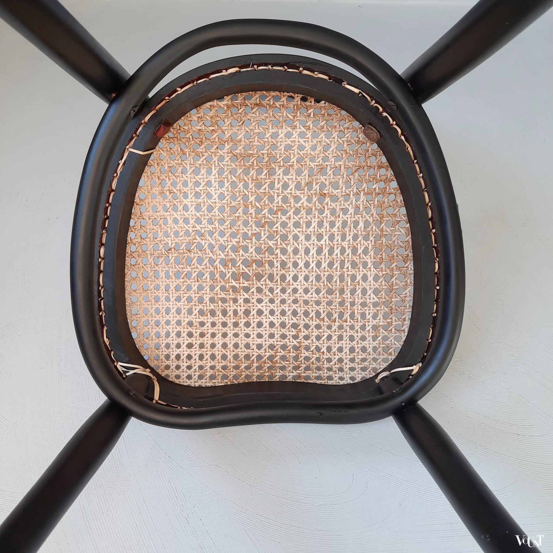 Zwarte bentwood stoel met rotan zitting, 1e helft 20e eeuw