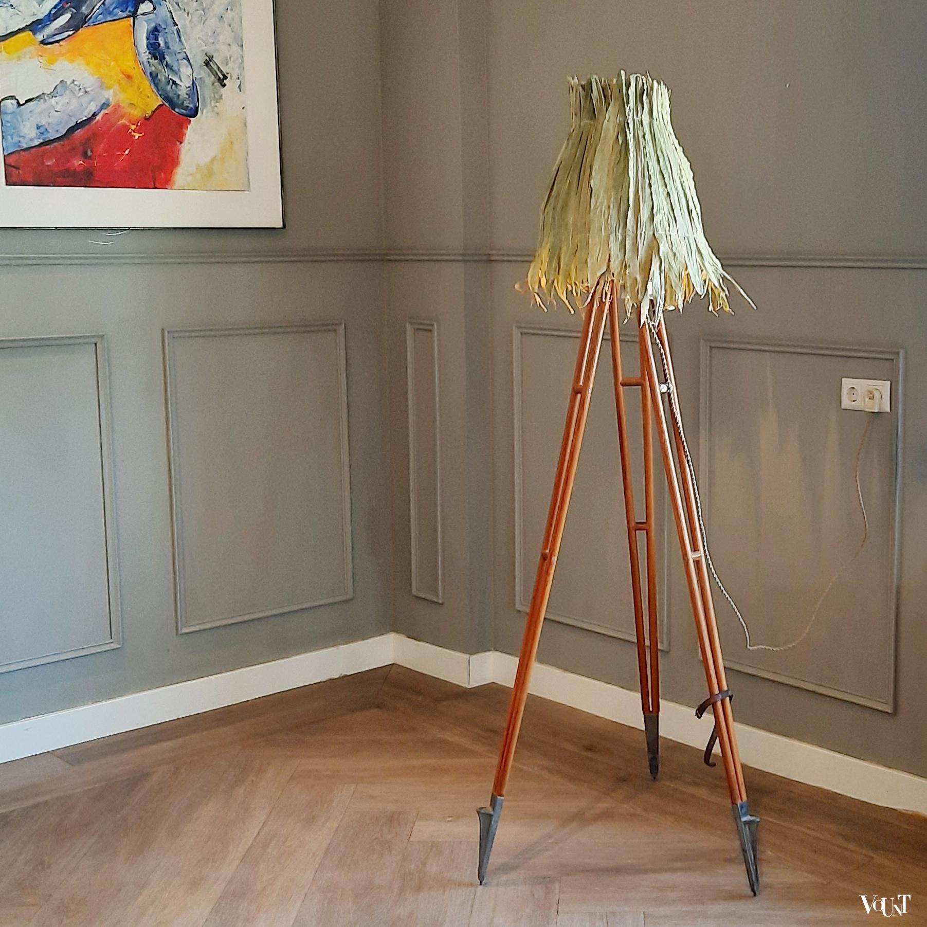 Statieflamp met kap van maisbladeren