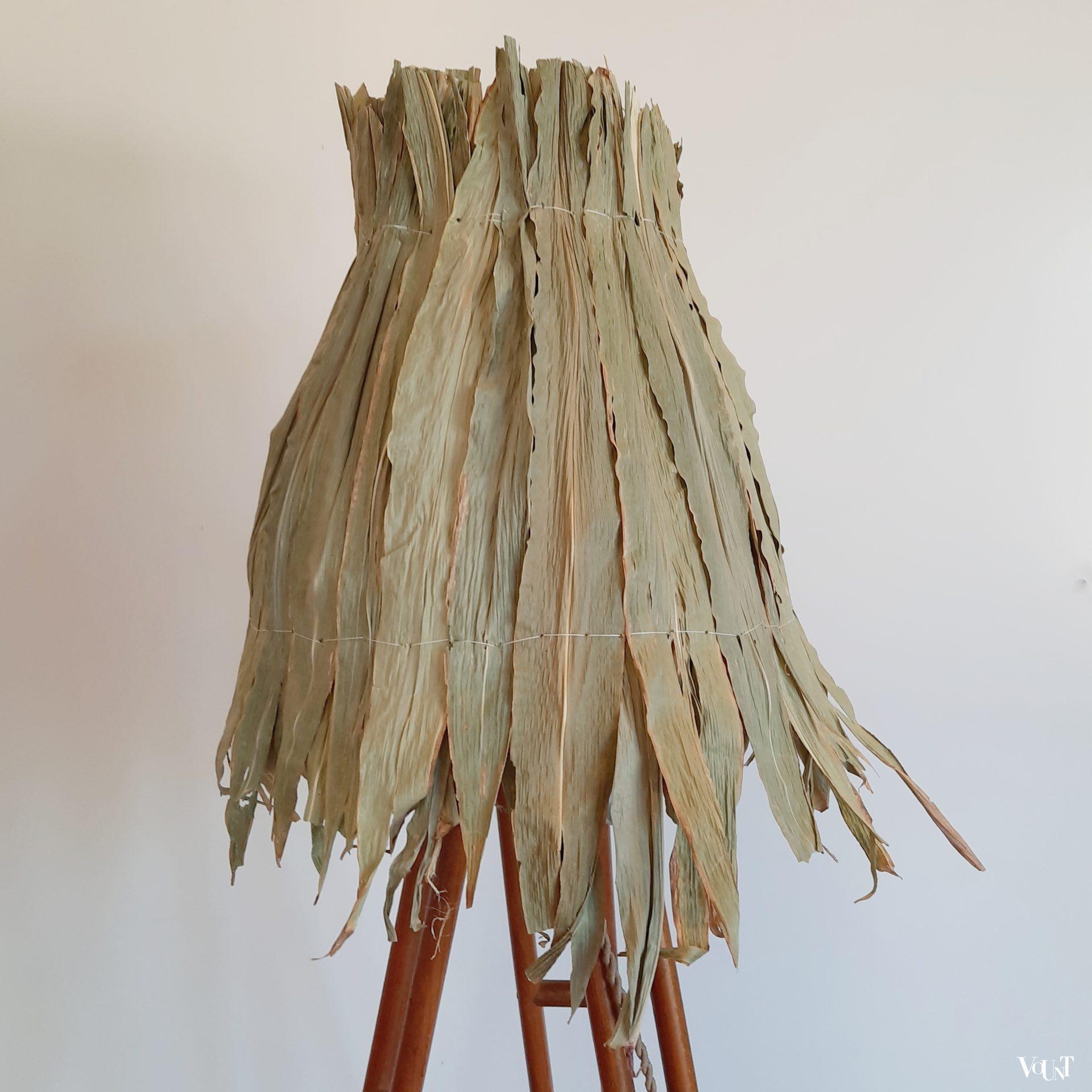 Statieflamp met kap van maisbladeren