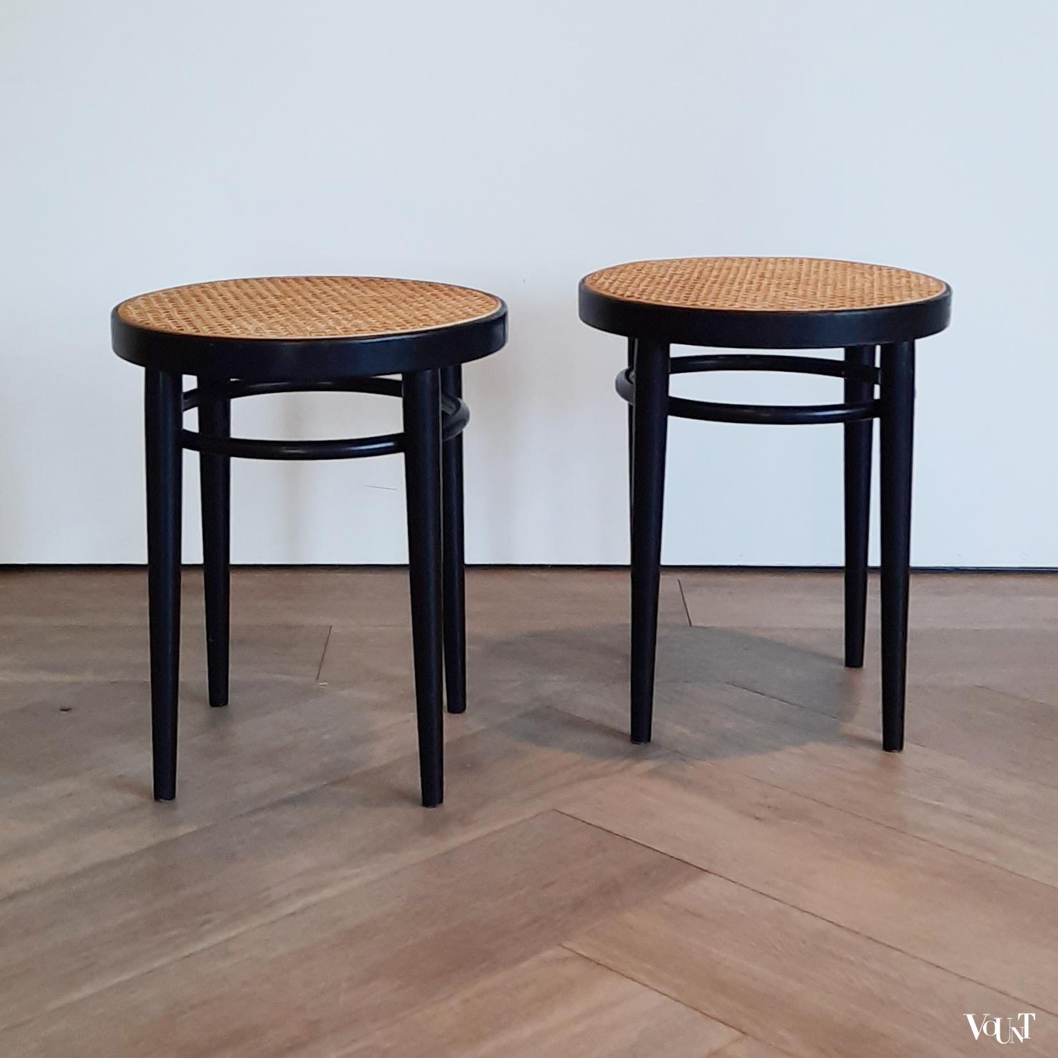 Set van 2 originele zwarte Thonet-krukken 214 RH, jaren '80