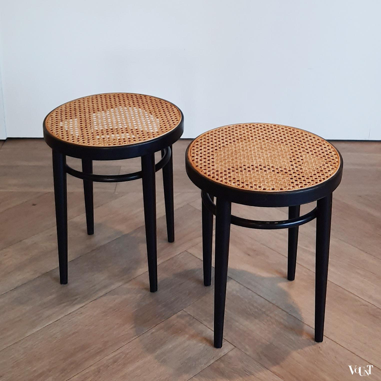 Set van 2 originele zwarte Thonet-krukken 214 RH, jaren '80