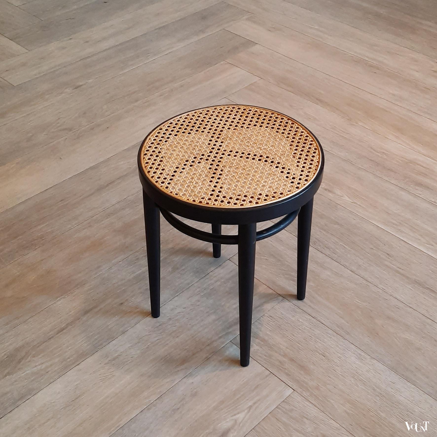 Set van 2 originele zwarte Thonet-krukken 214 RH, jaren '80