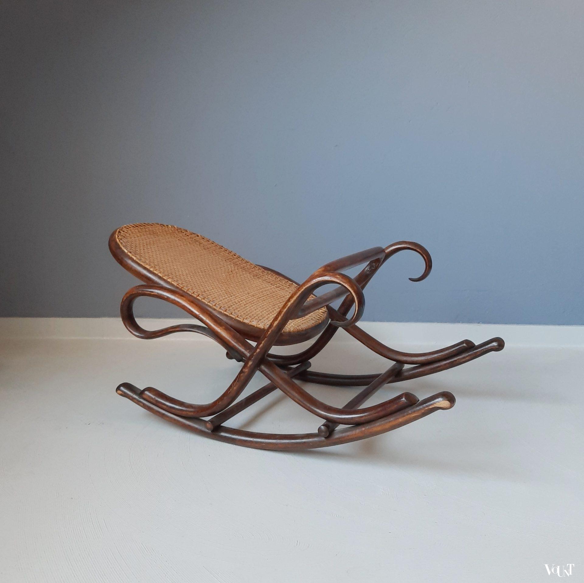 Vintage bentwood en rotan voetensteun