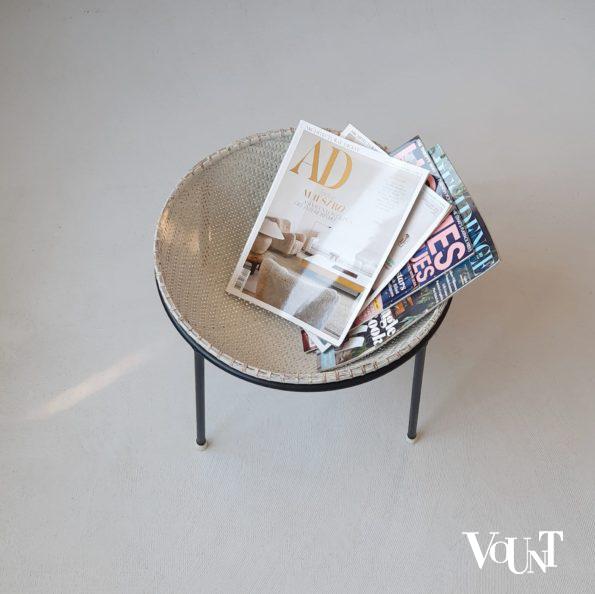 Rotan lectuurmand met metalen onderstel, jaren '50