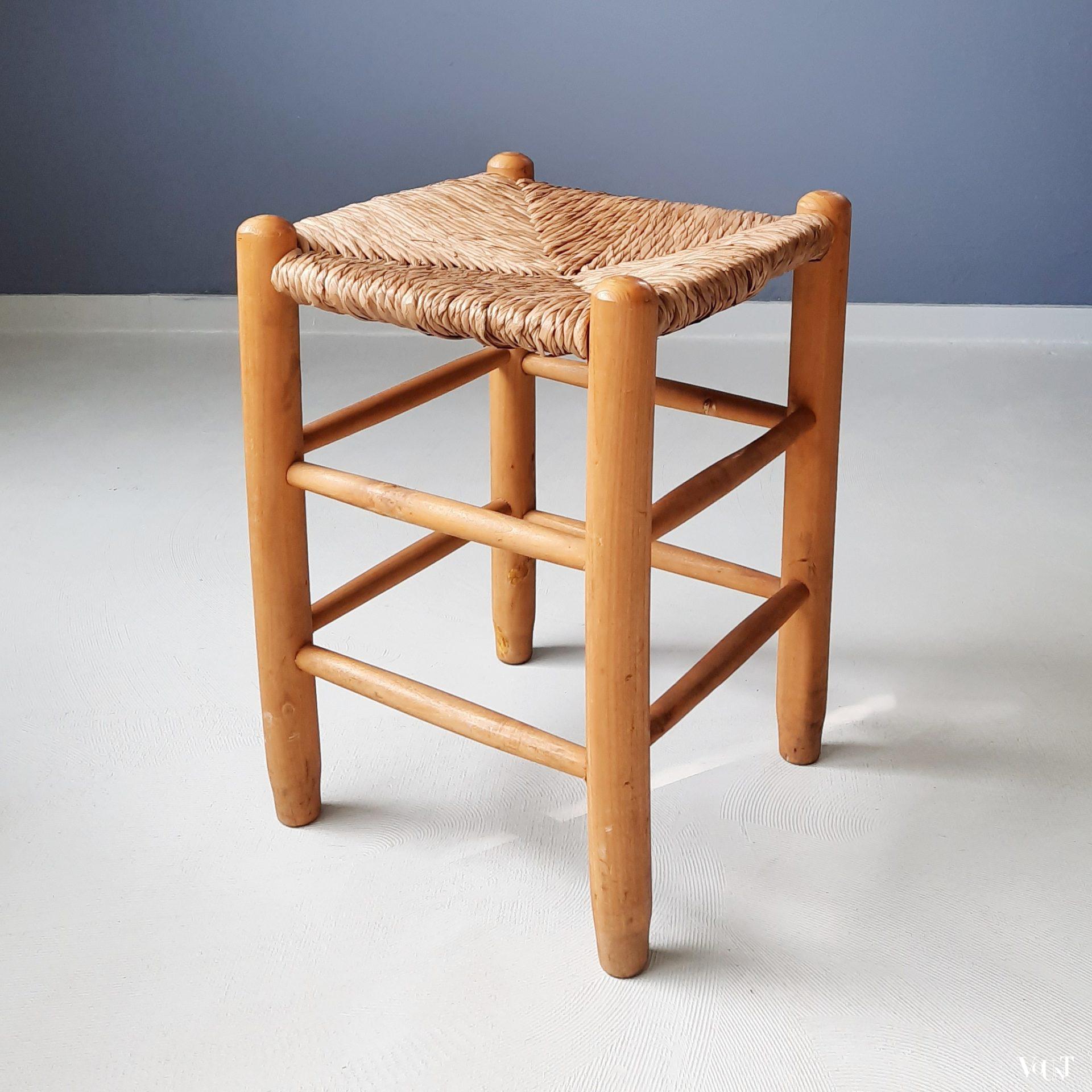 Houten kruk met biezen zitting, jaren '60