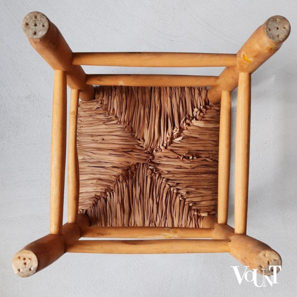 Houten kruk met biezen zitting, jaren '60
