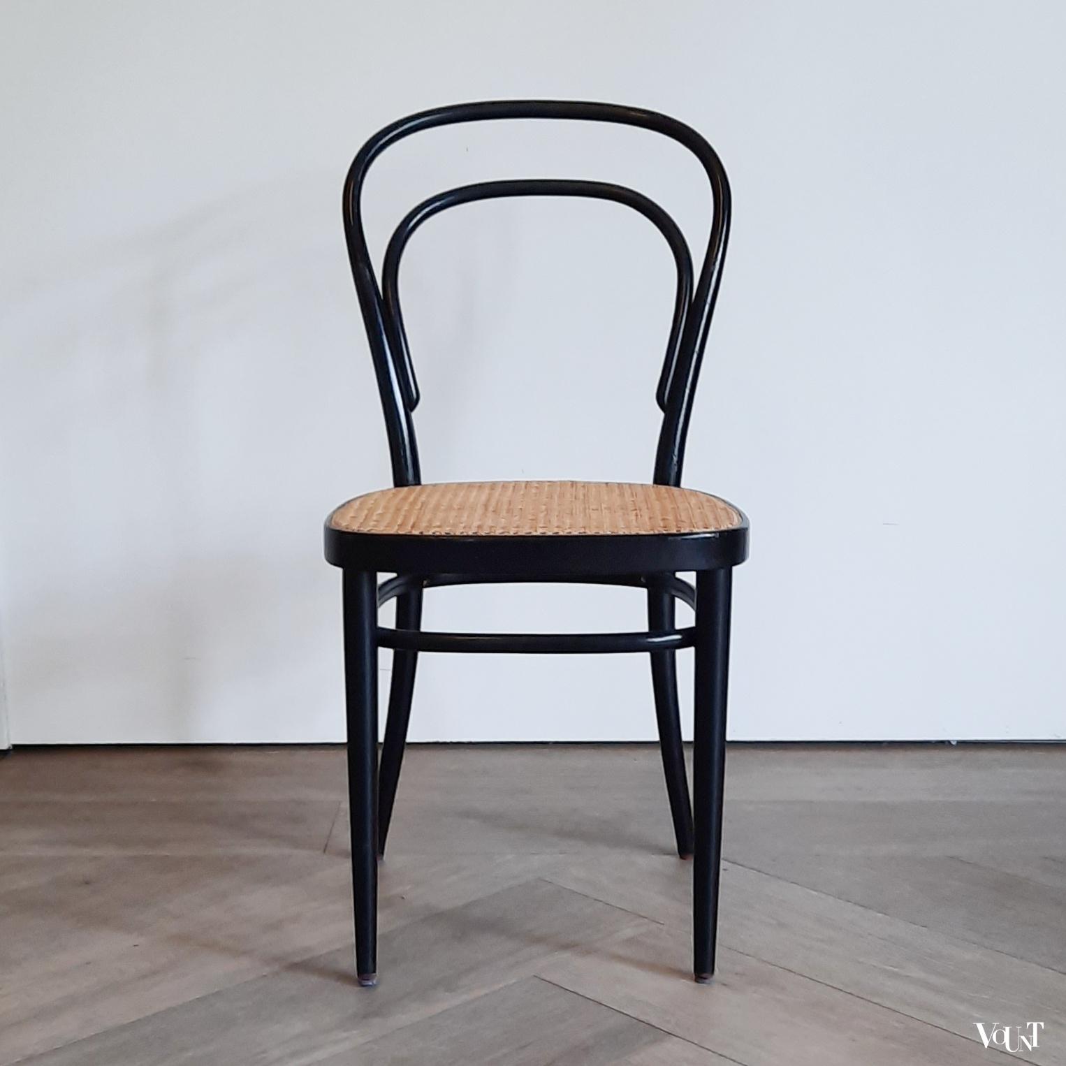 Set van 4 originele zwarte Thonet-stoelen nr. 214, jaren '70
