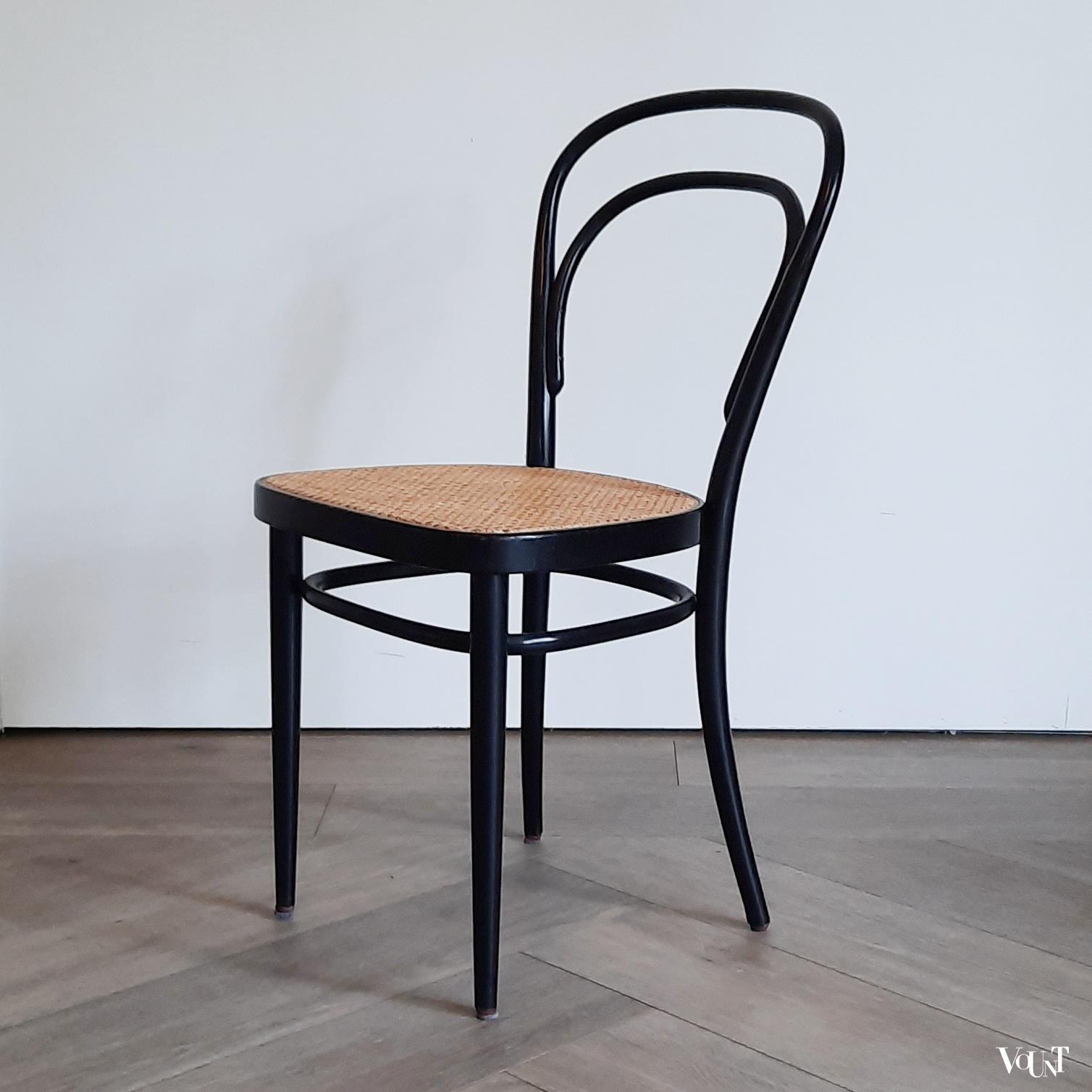 Set van 4 originele zwarte Thonet-stoelen nr. 214, jaren '70
