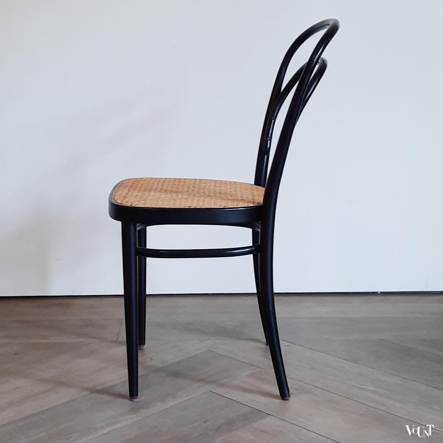 Set van 4 originele zwarte Thonet-stoelen nr. 214, jaren '70