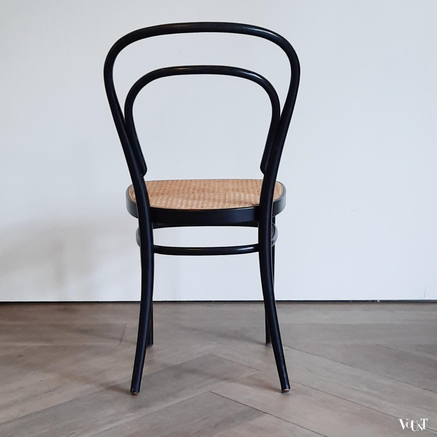 Set van 4 originele zwarte Thonet-stoelen nr. 214, jaren '70