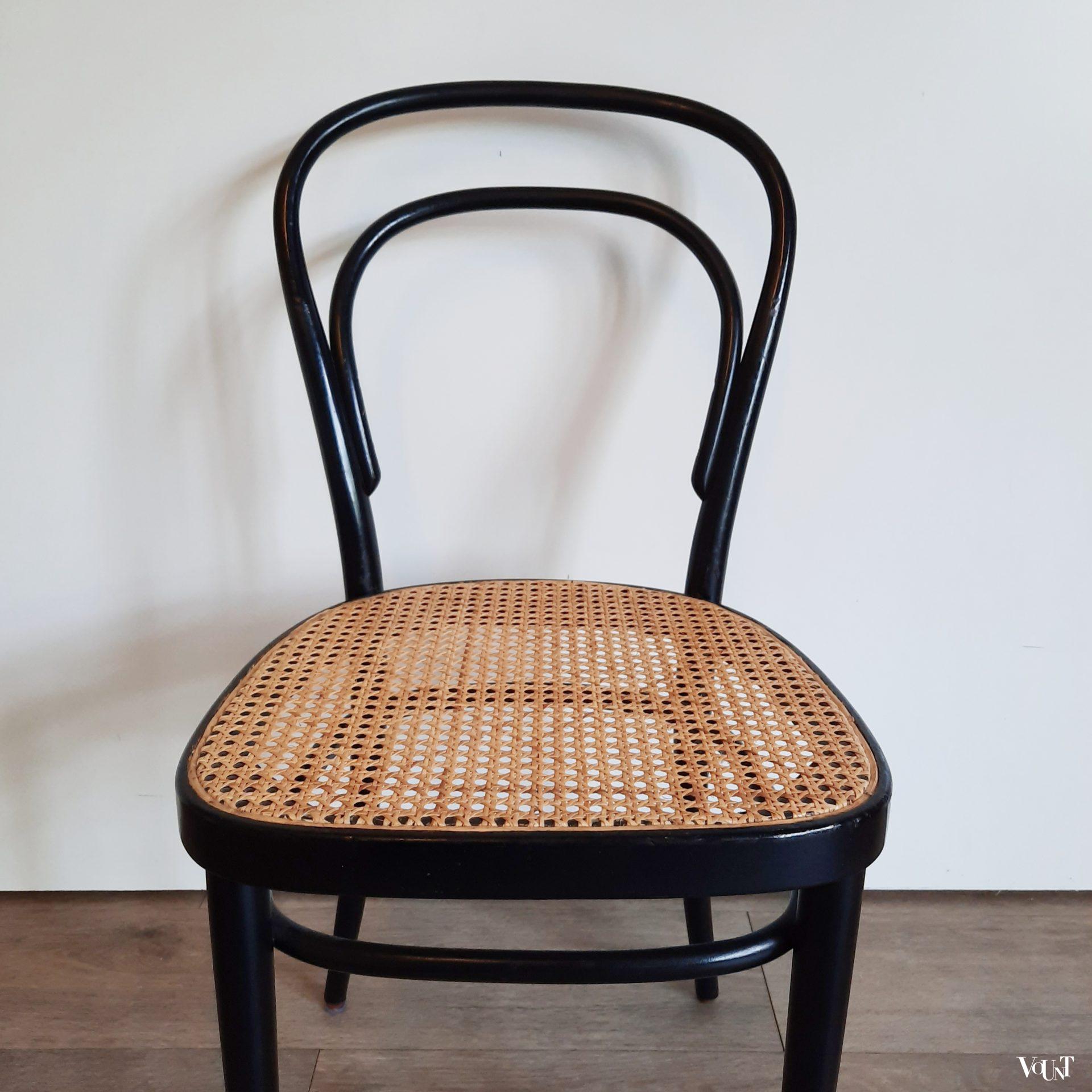 Set van 4 originele zwarte Thonet-stoelen nr. 214, jaren '70