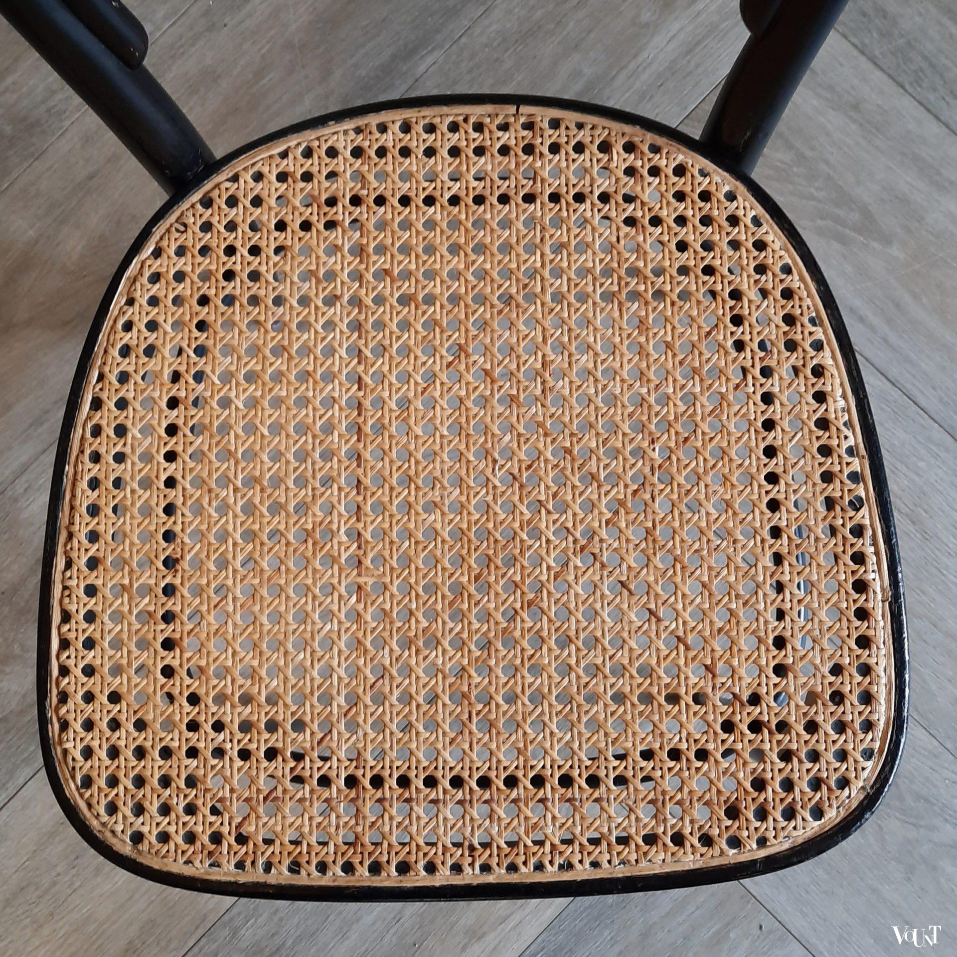 Set van 4 originele zwarte Thonet-stoelen nr. 214, jaren '70