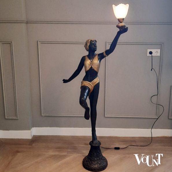 Art deco vloerlamp vrouw, rond 1920