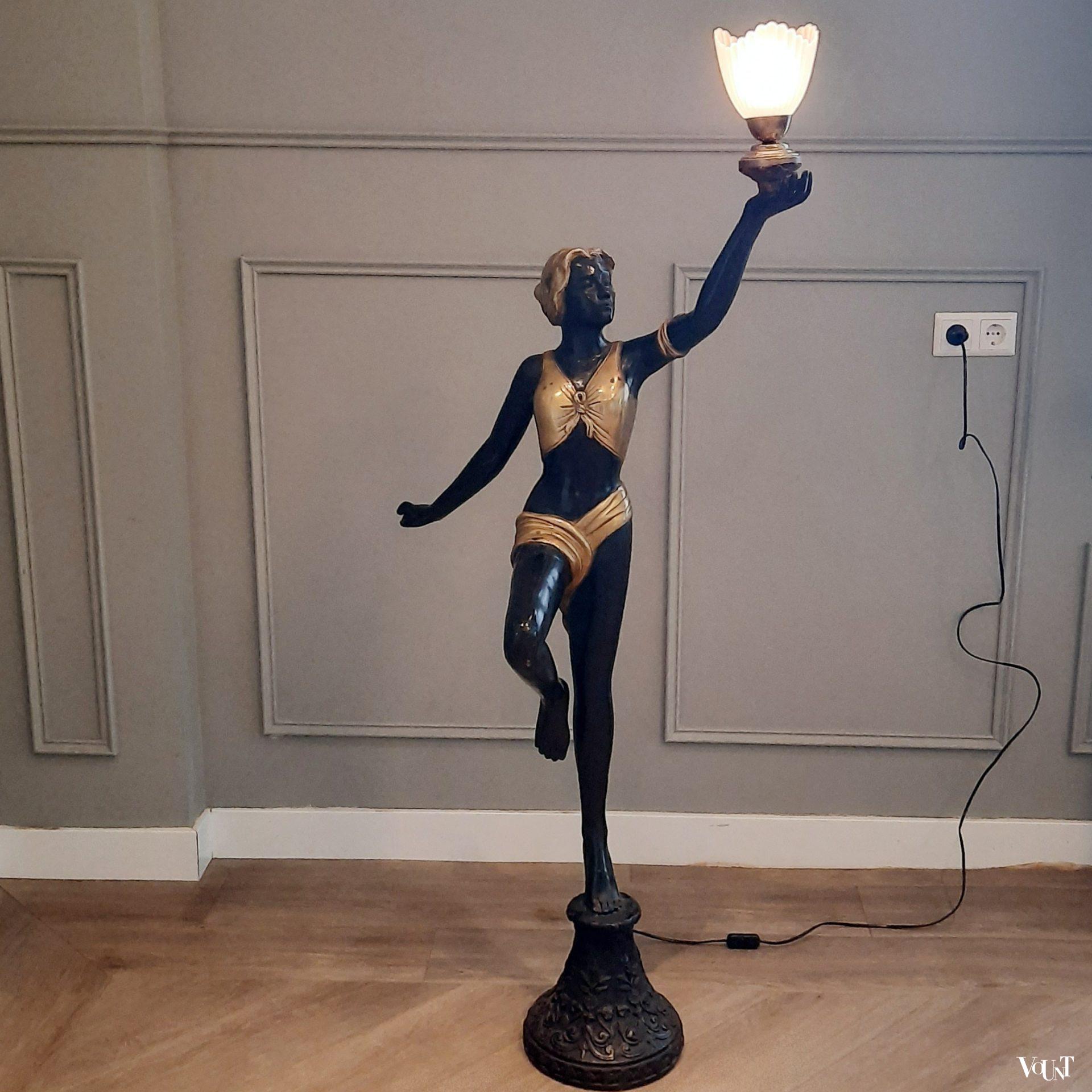 Democratie Ithaca ga winkelen Art deco vloerlamp vrouw, rond 1920