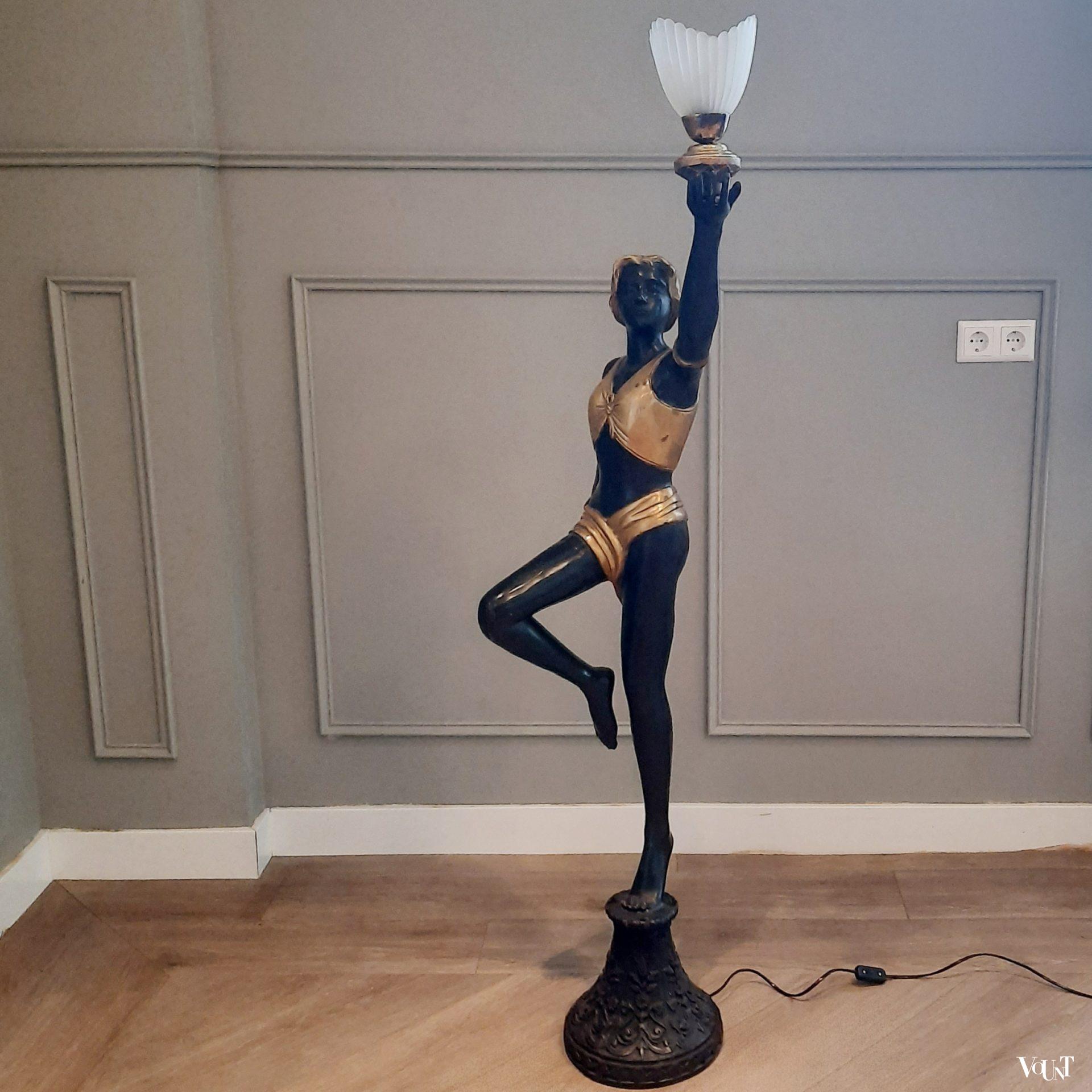 Art deco vloerlamp vrouw, rond 1920
