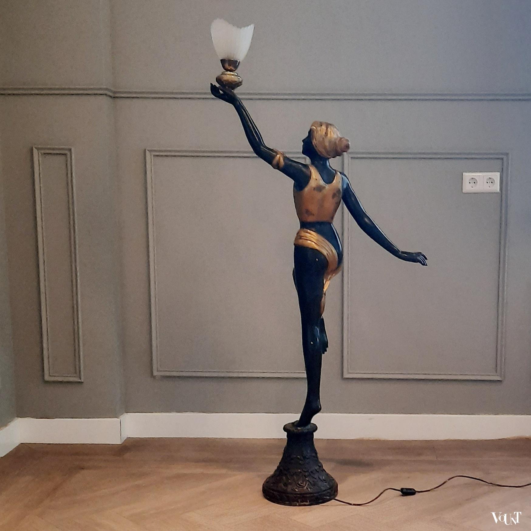 Art deco vloerlamp vrouw, rond 1920