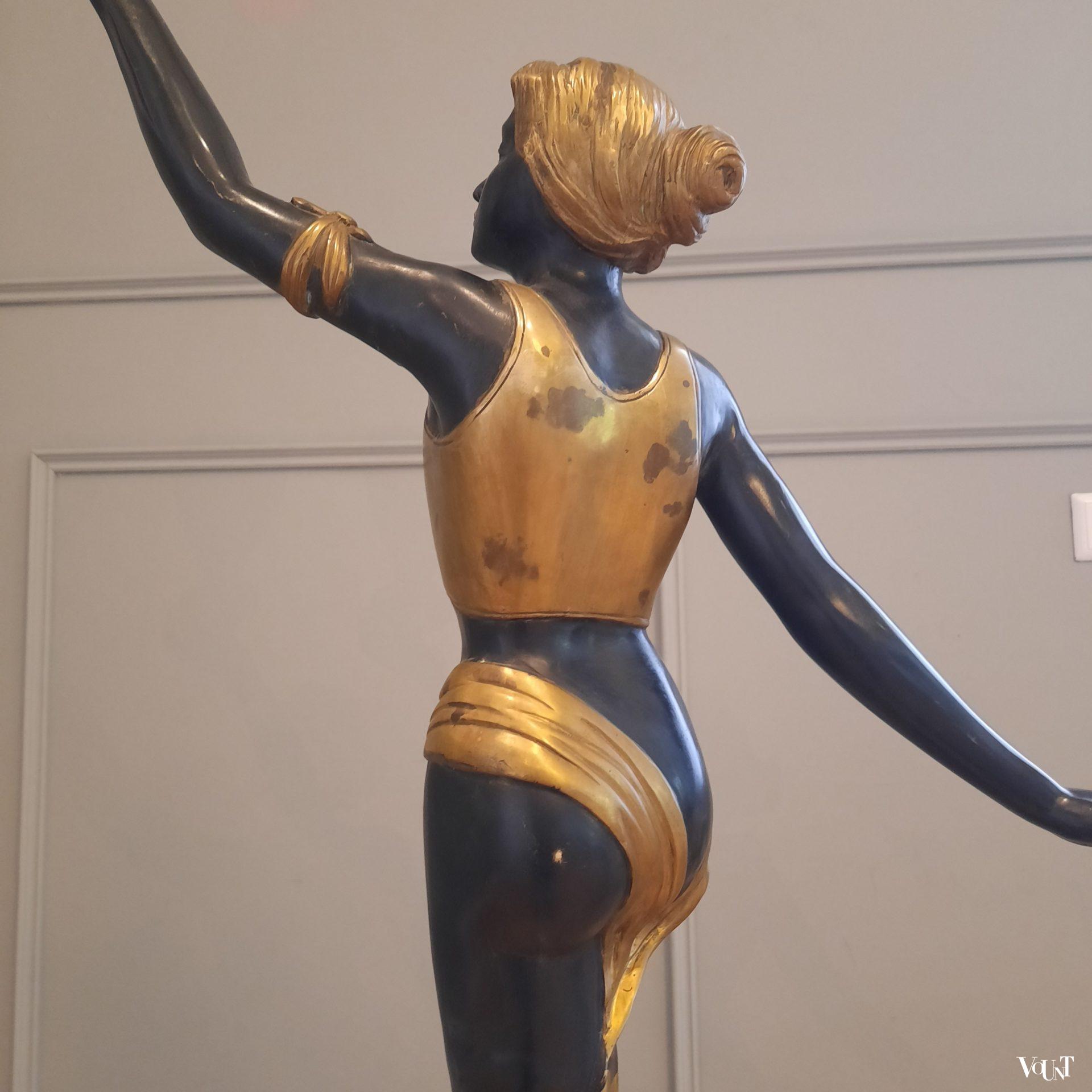 Art deco vloerlamp vrouw, rond 1920