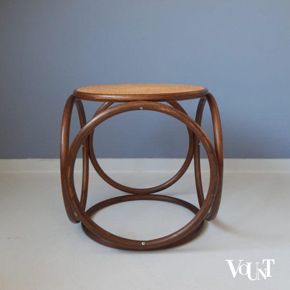 Kruk met houten ringen en rotan webbing, jaren '70