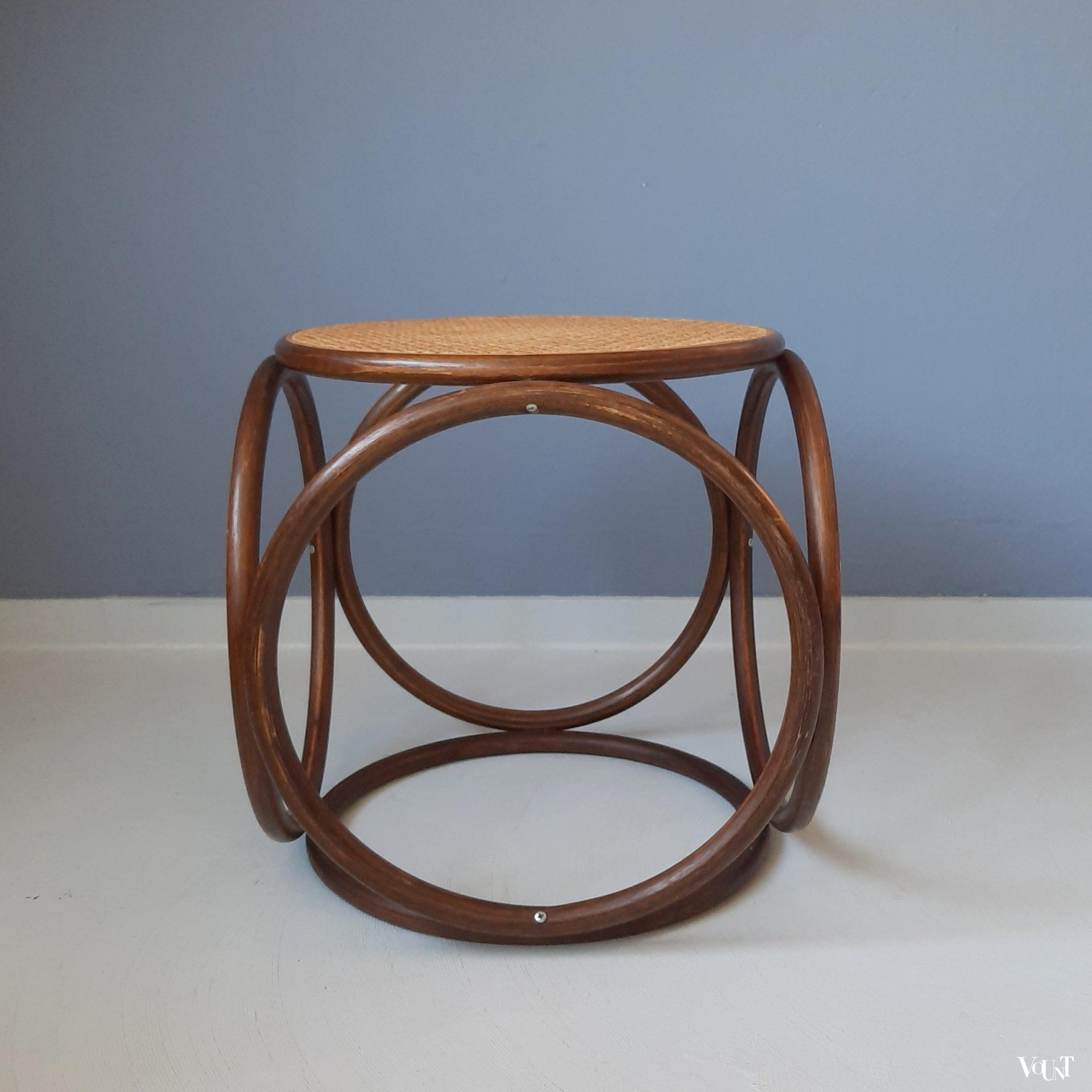 Kruk met houten ringen en rotan webbing, jaren '70