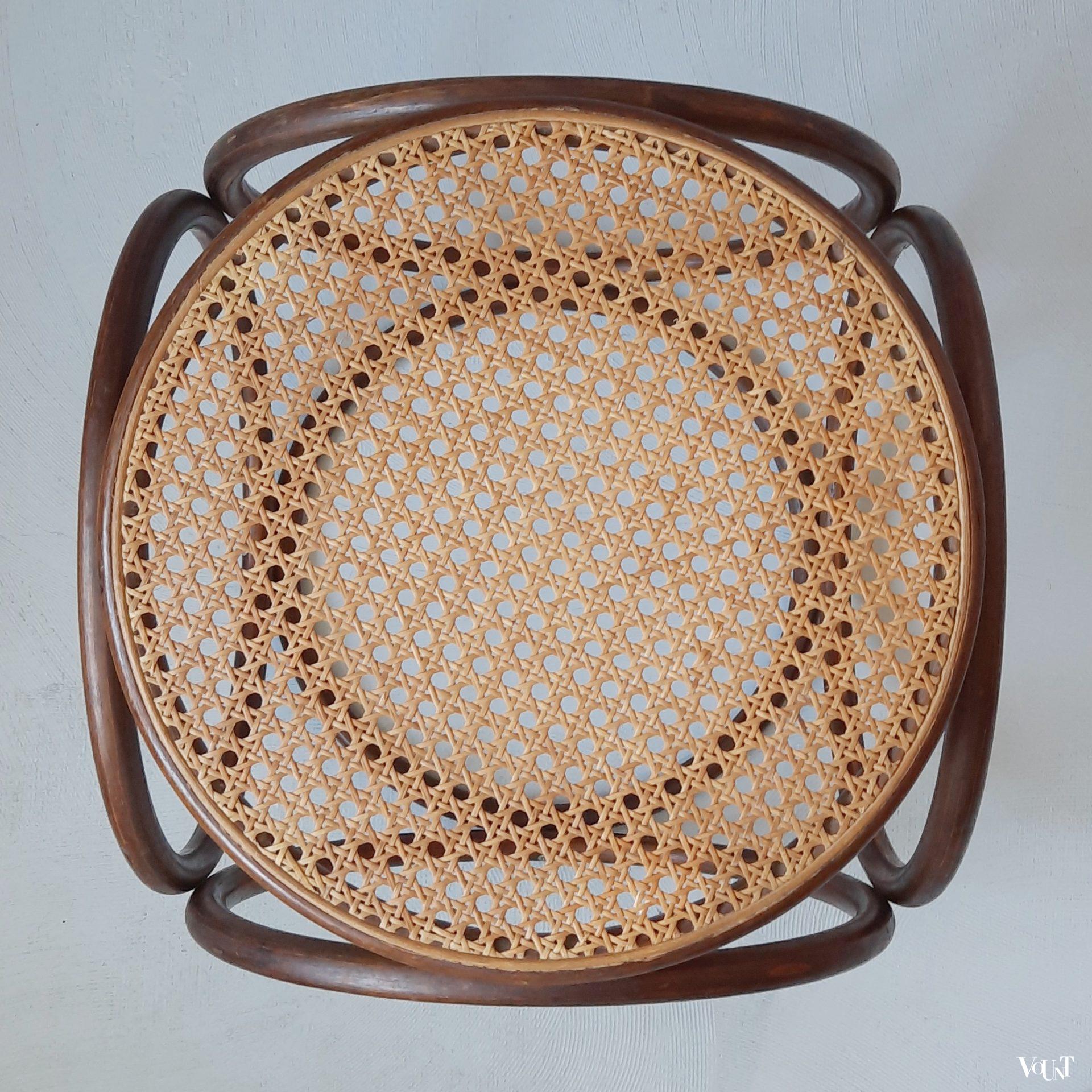 Kruk met houten ringen en rotan webbing, jaren '70