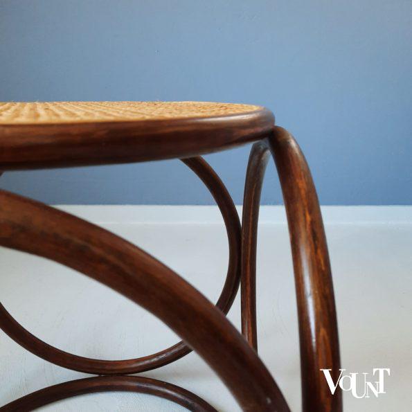 Kruk met houten ringen en rotan webbing, jaren '70