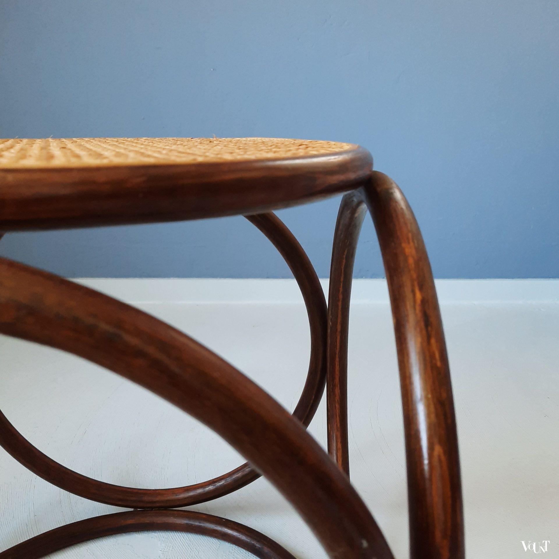 Kruk met houten ringen en rotan webbing, jaren '70