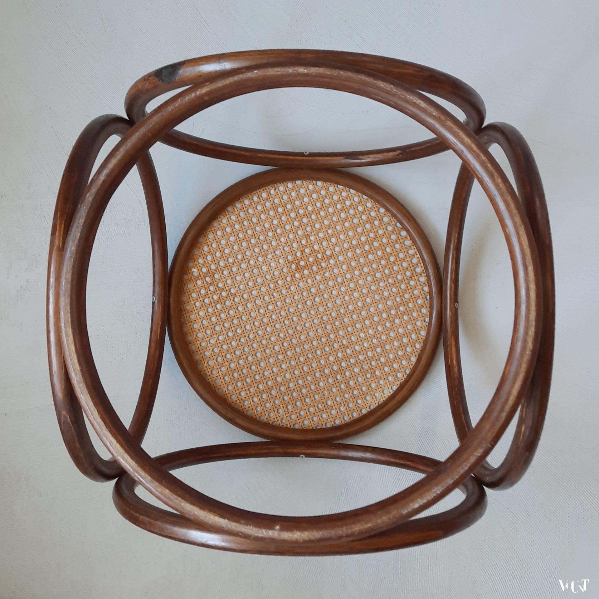 Kruk met houten ringen en rotan webbing, jaren '70