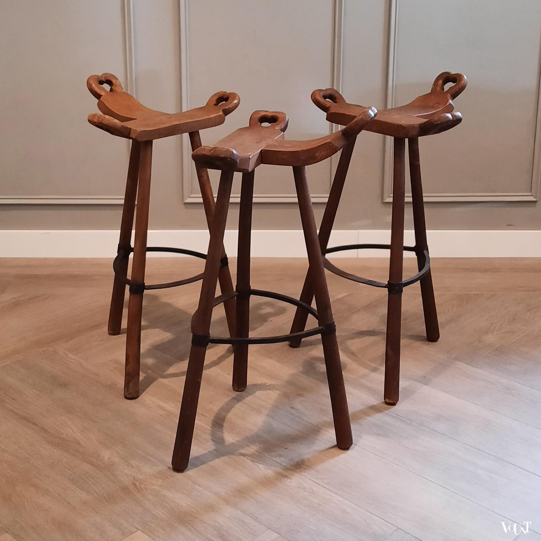 Set van 3 houten Spaanse barkrukken, jaren '60