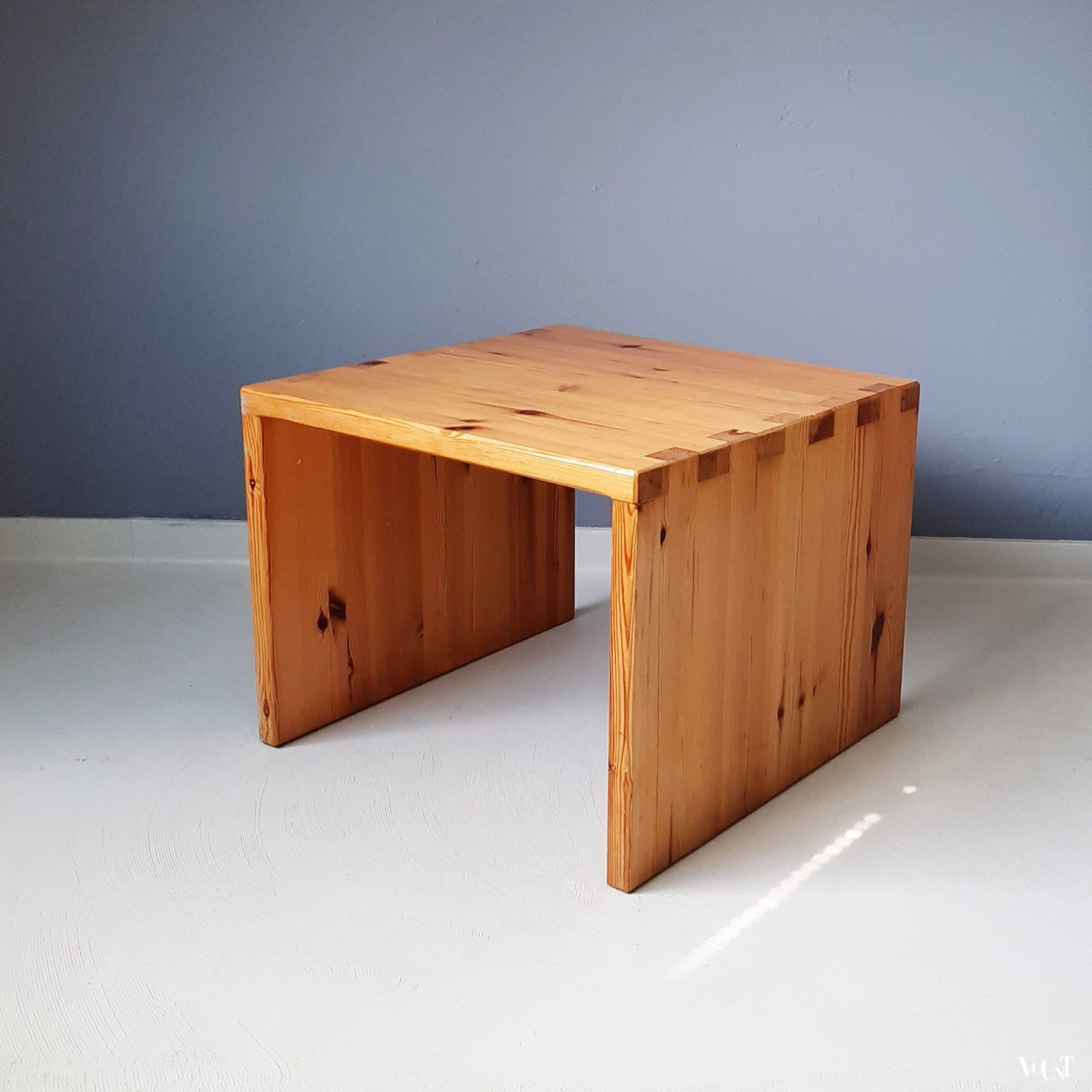 Grenenhouten bijzettafel, Ate van Apeldoorn, jaren '70