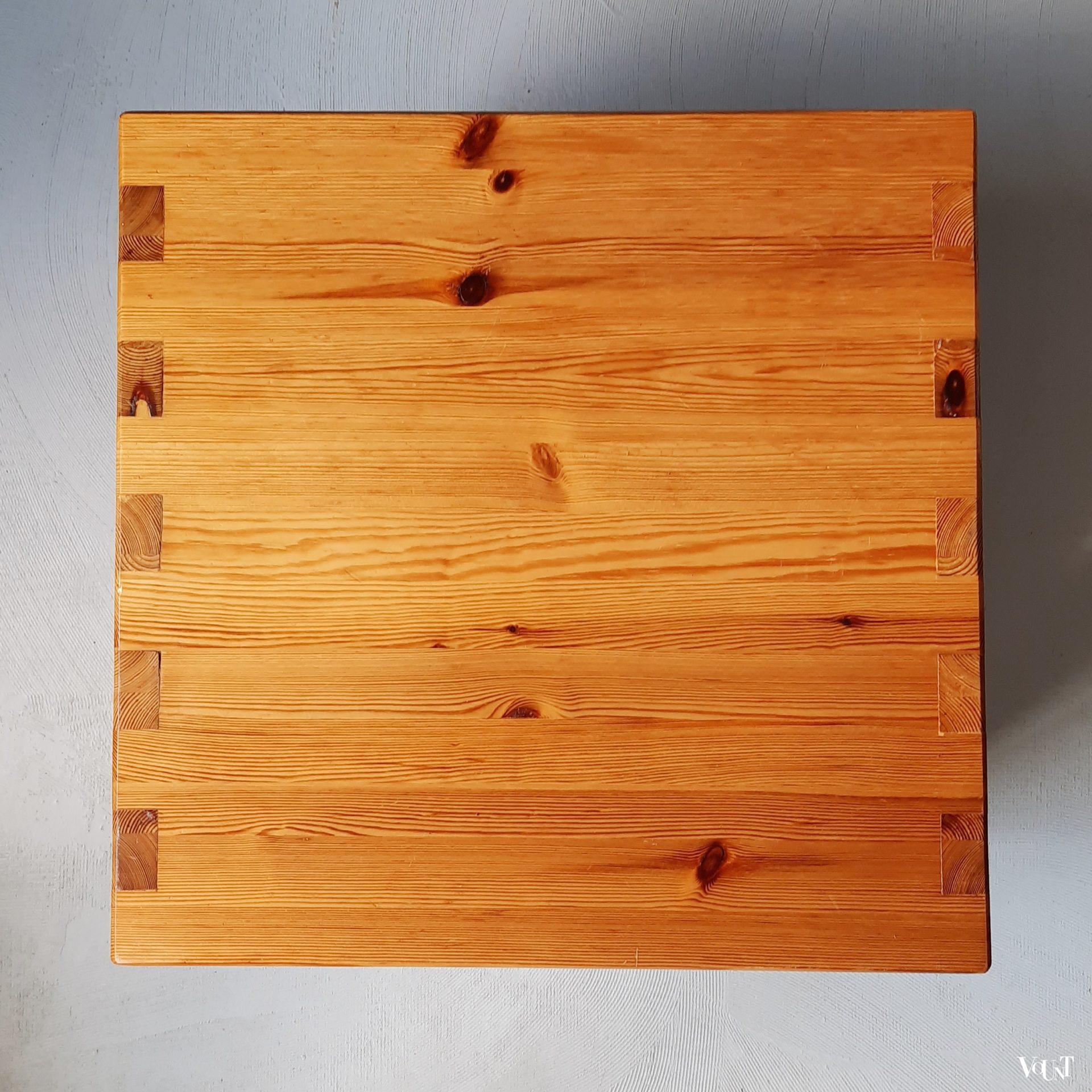 Grenenhouten bijzettafel, Ate van Apeldoorn, jaren '70