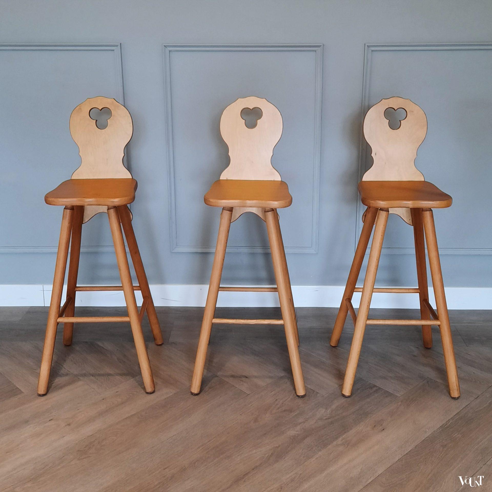 Set van 3 vintage beukenhouten barkrukken in Tiroler stijl