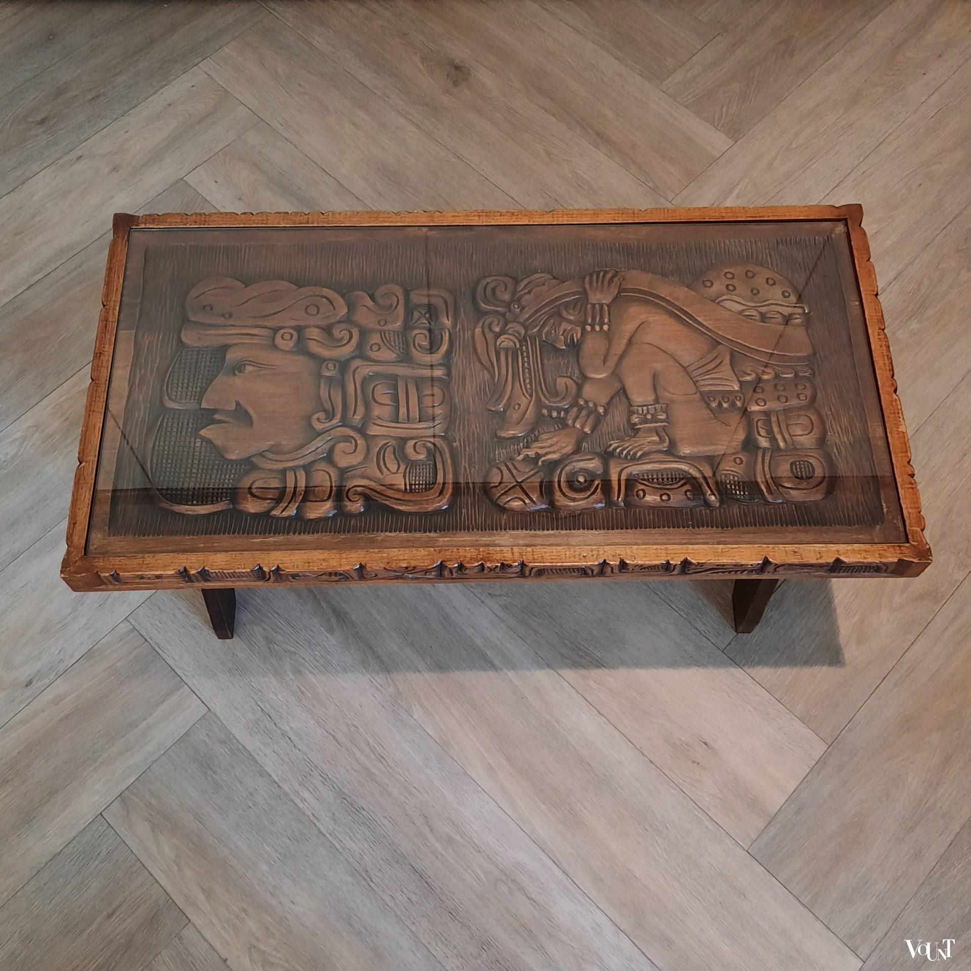 Houten bewerkte salontafel, Honduras, ca. jaren '60