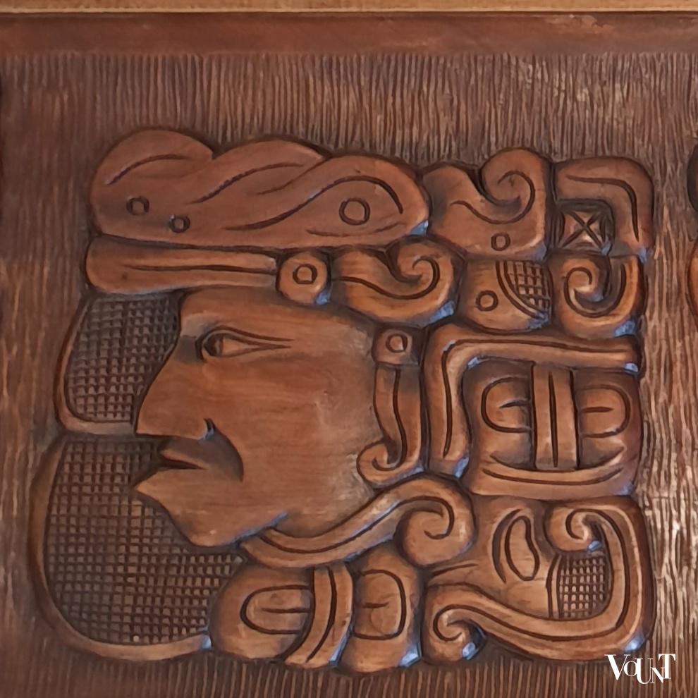 Houten bewerkte salontafel, Honduras, ca. jaren '60