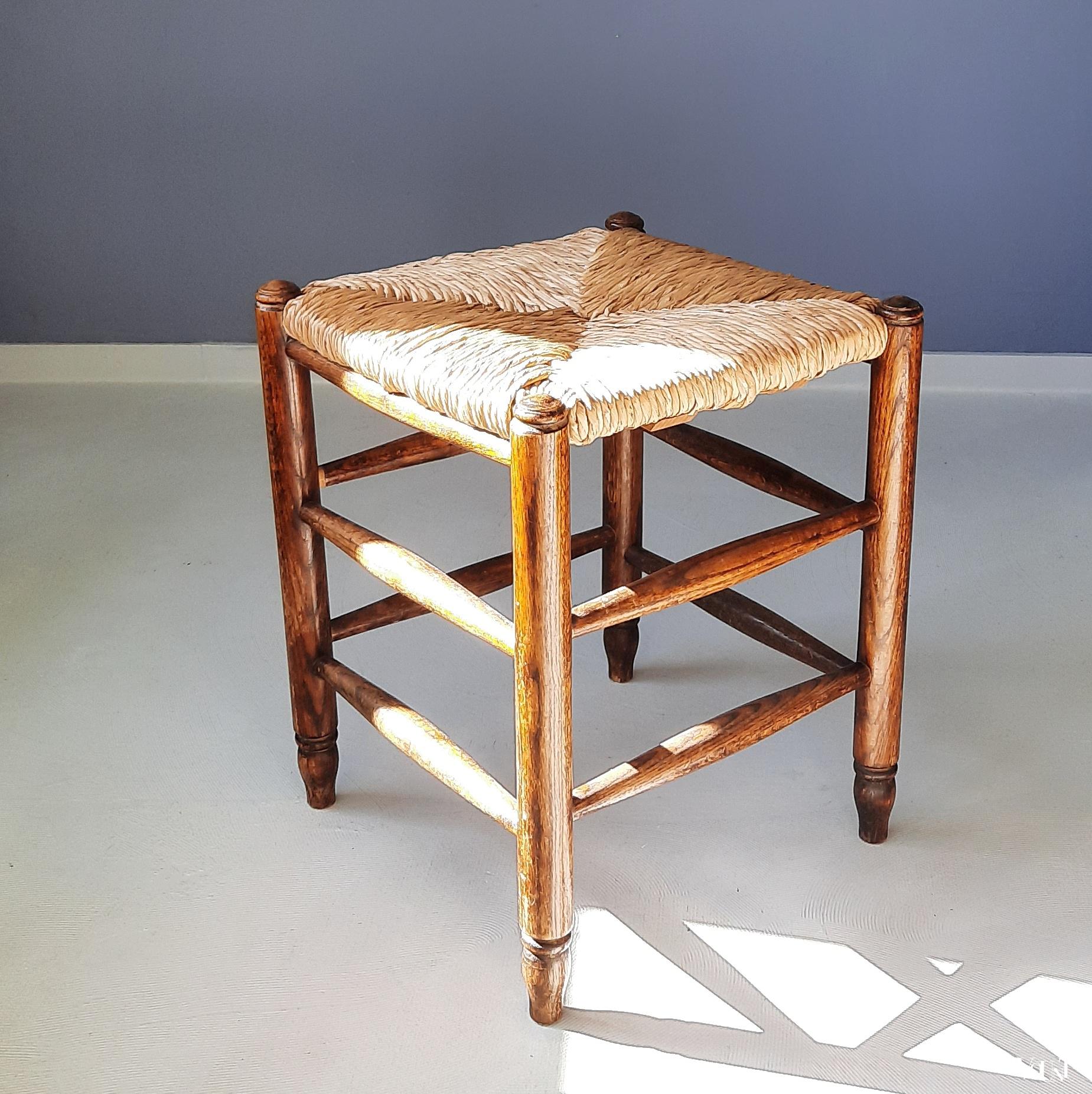 Houten kruk met biezen zitting, jaren '60