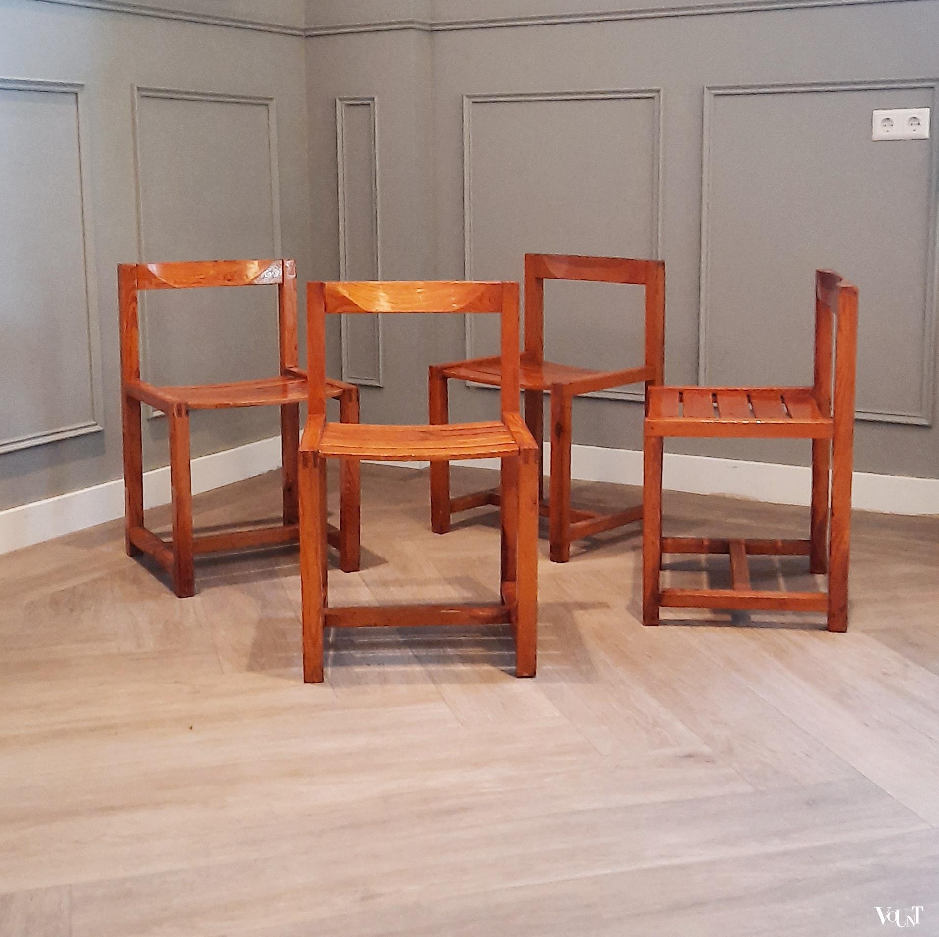 Set van 4 grenen eetkamerstoelen, jaren '70