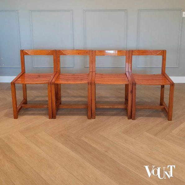 Set van 4 grenen eetkamerstoelen, jaren '70