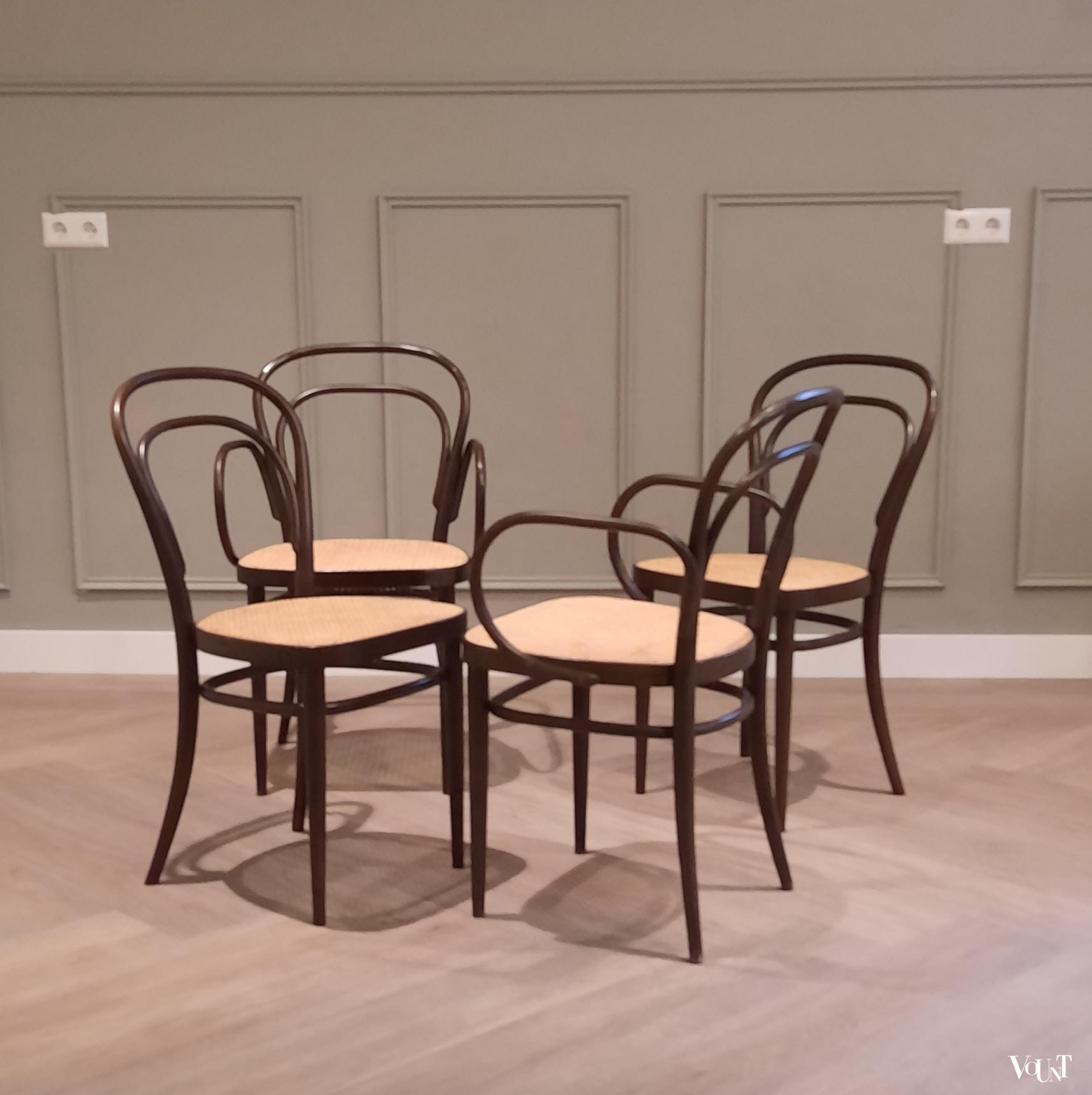 Set van 4 Thonet-stoelen nr. 214, jaren '70