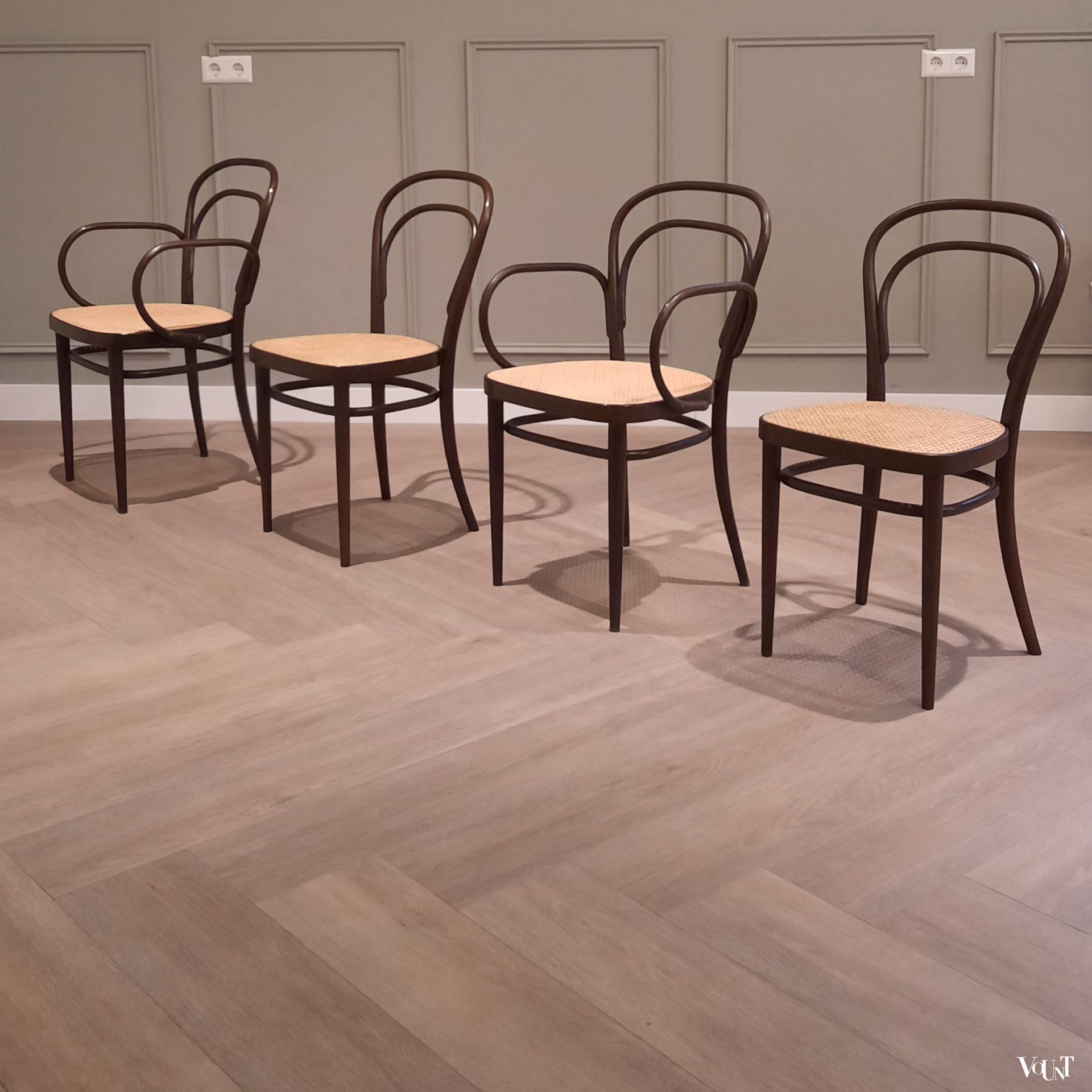 Set van 4 Thonet-stoelen nr. 214, jaren '70