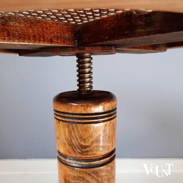 Houten pianokruk met rotan zitting, jaren '50