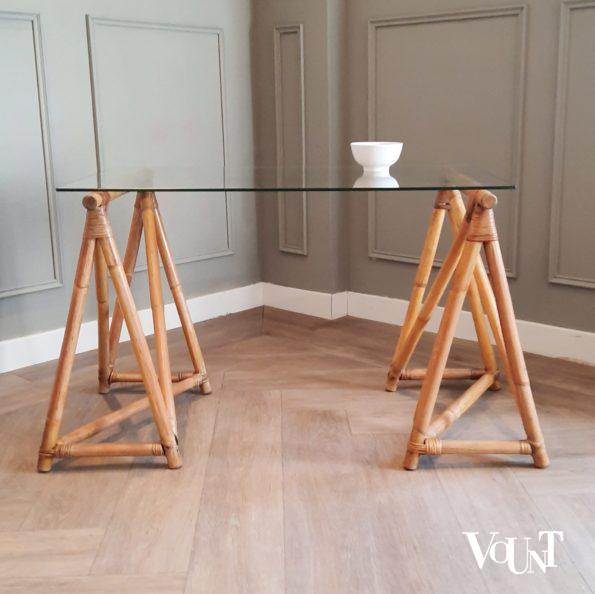 Vintage bamboe schragen met glazen blad