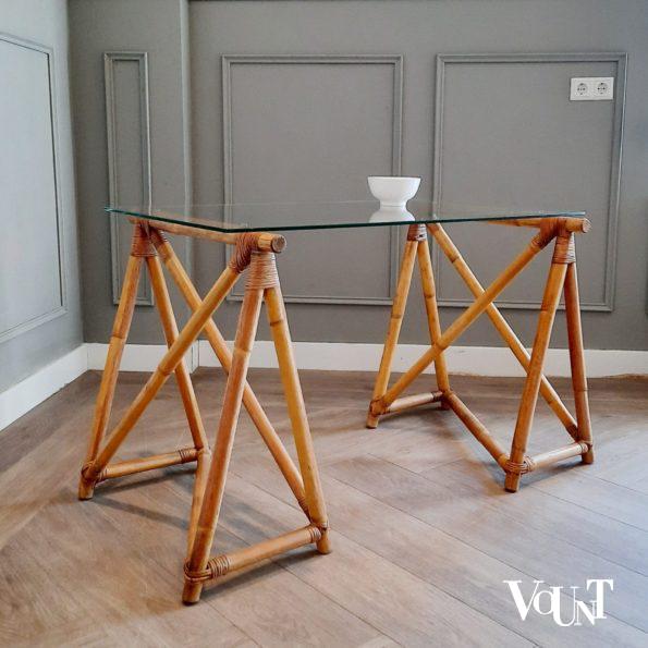 Vintage bamboe schragen met glazen blad
