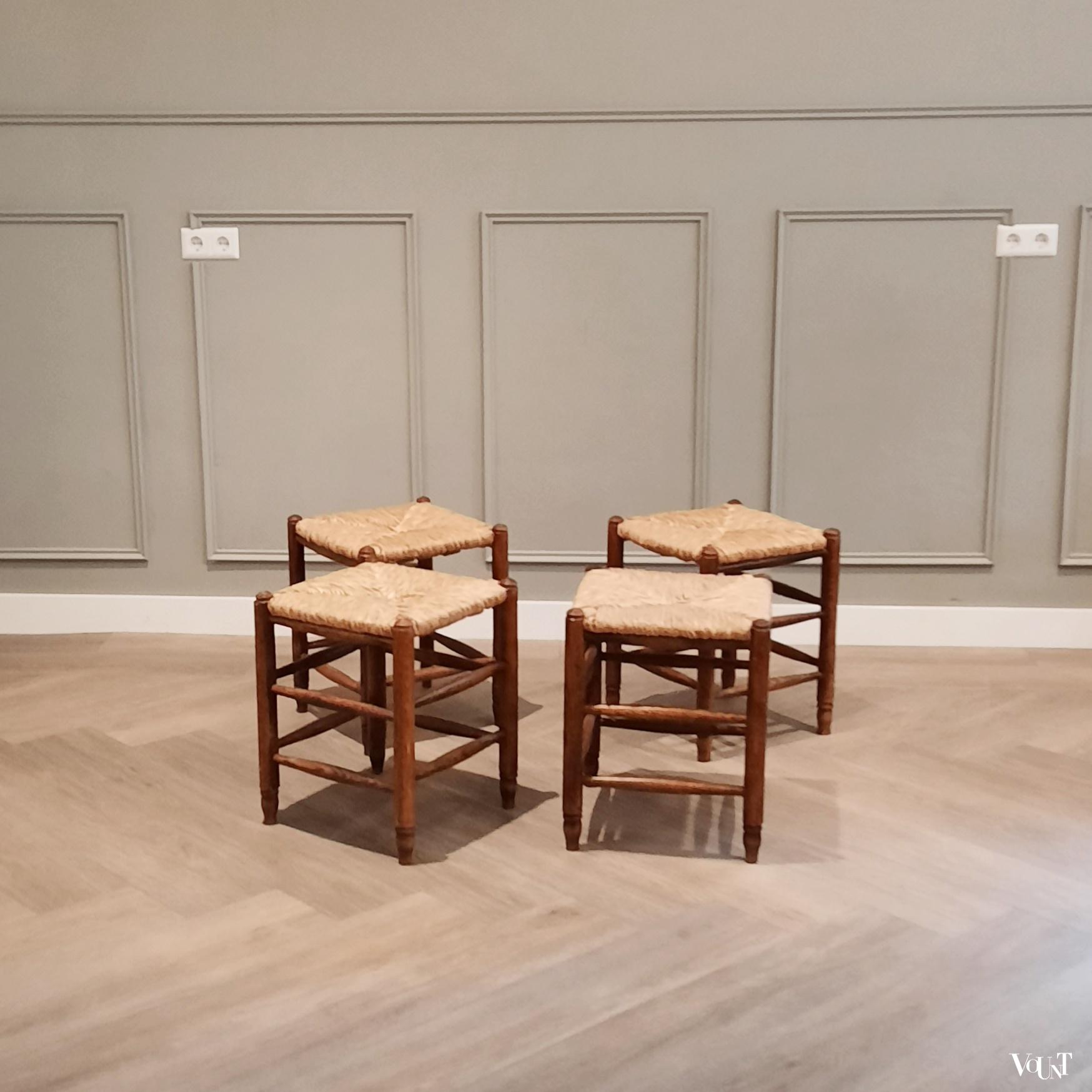 Set van 4 houten krukken met biezen zitting, jaren '60