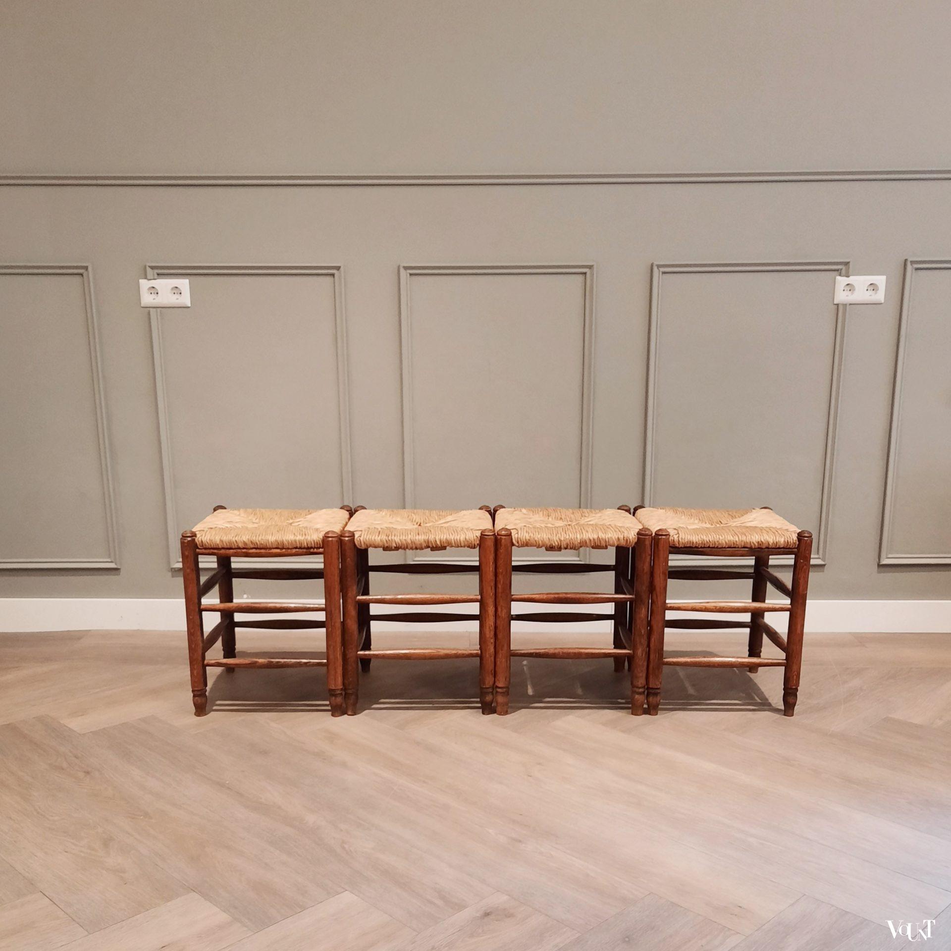 Set van 4 houten krukken met biezen zitting, jaren '60