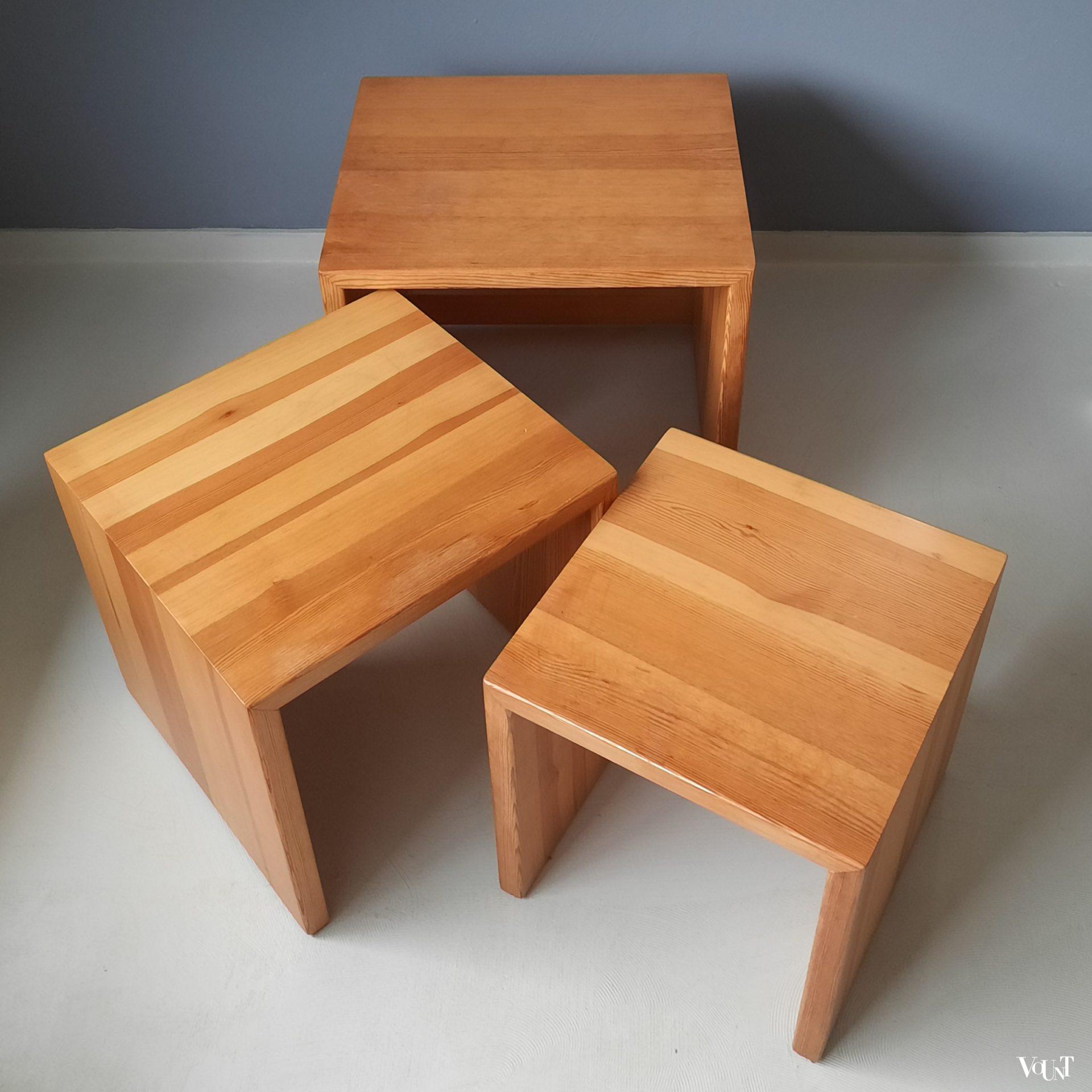 Set van 3 grenenhouten bijzettafels, jaren '70